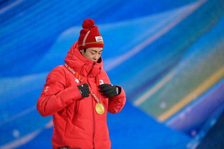 北京五輪メダルセレモニーの小林　©Naoya Sanuki/JMPA