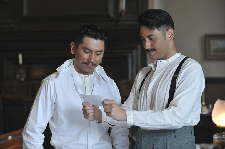 NHKドラマ『坂の上の雲』では主人公の秋山真之(本木雅弘)の親友・広瀬武夫(右)を演じた藤本　©Keiji Ishikawa