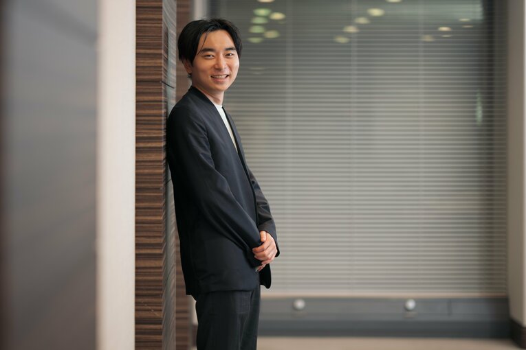 塩越は東大在学中に司法試験予備試験に合格。現在は大手法律事務所で弁護士として活躍中だ　©Shiro Miyake