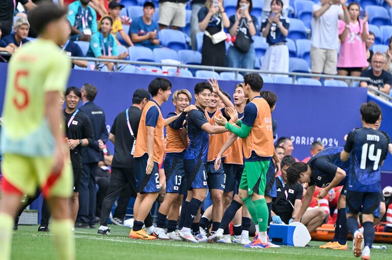 藤田からのパスを細谷が受けた「相手背負ってるのにオフサイド」の一部始終（全20枚中の17枚目）©Takuya Nakachi/JMPA