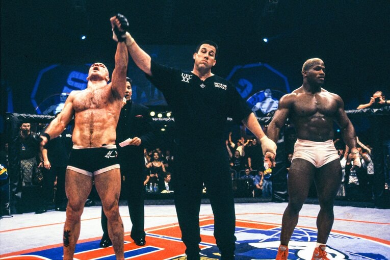 “疑惑の判定”でルッテンに敗れたランデルマン。レフェリーも露骨に不満げな表情を浮かべていた　©Susumu Nagao