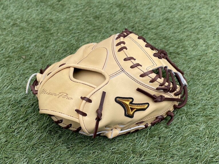 ミズノのキャッチャーミット。特にこのベージュ色は人気で「ずっと欠品状態」だという