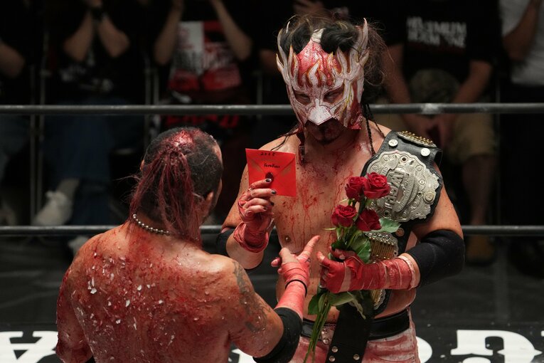 エル・デスペラードは嬉しそうに『2035 Korakuen』の招待状を受け取った　©Masashi Hara