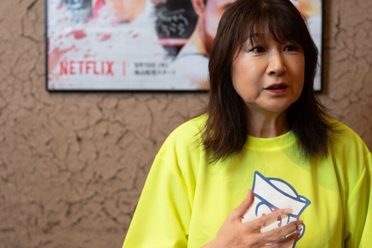 インタビューに答える現在のジャンボ堀さん　©東京スポーツ新聞社