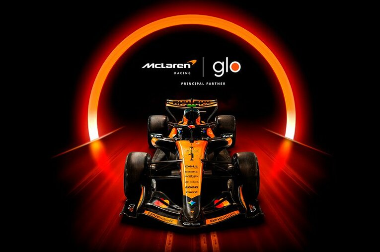 レースの限界に挑む情熱からインスパイアされたデザインをその手に。McLaren Racingの情熱を細部に宿した、glo™の限定デバイス(1) ／ photograph by Hirofumi Kamaya