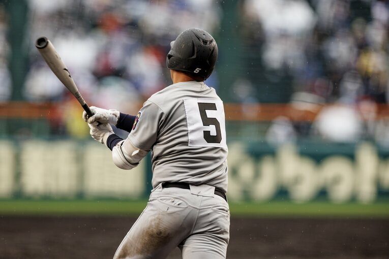 清原勝児（慶應）。写真は今春のセンバツ　©Kichi Matsumoto