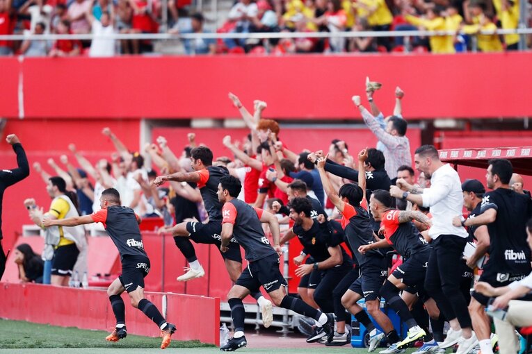 「クボ、ユニホームお願い」来季のレアル去就報道が出てもマジョルカで愛される久保建英…「残留か降格の最終節」で輝くか〈撮影者の視点〉(29)