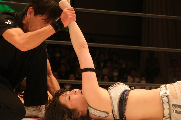 「見栄えなんて関係ない」人気女子レスラー・安納サオリが見せた“底知れないタフさ”…岩田美香戦前、母親に告げられた「勝つまで帰ってくるな」(62)