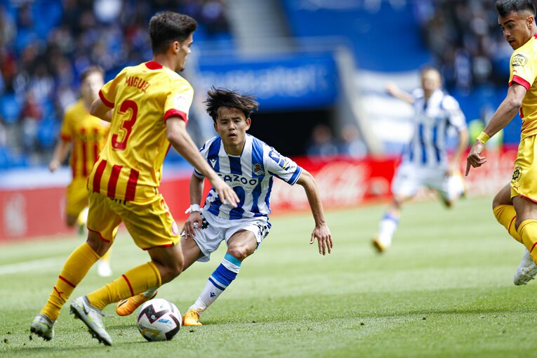 久保建英PK獲得＋シルバに絶妙アシストもドローに落胆　だが翌朝「クボ表紙の新聞」を持った地元のおじさんが…カメラマンは見た(43)