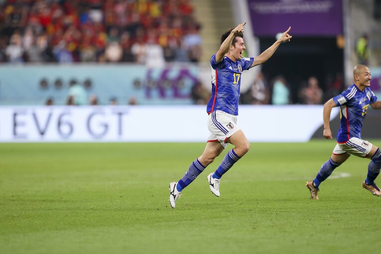 喜ぶ田中碧が向かったのは…（奇跡のゴールシーン　38／57）　©Kaoru Watanabe/JMPA