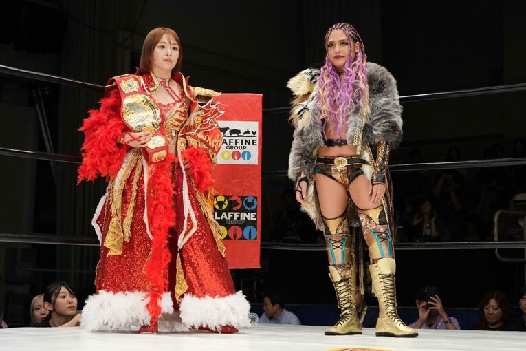 Sareeeとタッグを組んだジュリア。7月30日、後楽園ホール　©Essei Hara