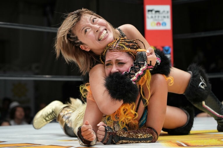 ジュリアをSTFで攻める桜井麻衣　©Essei Hara