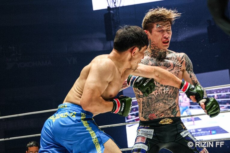 『超RIZIN.5』平本蓮vs.カルシャガ・ダウトベック　©RIZIN FF