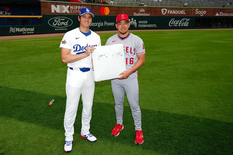 MLBオールスター、花巻東高校の先輩後輩同士での1枚　©Getty Images