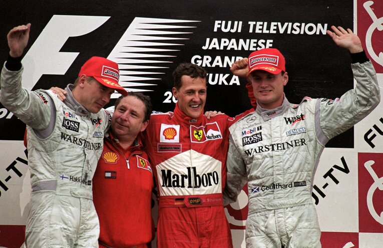 2000年のフェラーリのライバルは、マクラーレンのミカ・ハッキネン（左）とデビッド・クルサード（右）だった　photograph by Getty Images