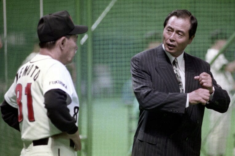 ダイエーに全権監督として就任した根本陸夫（左）だが、自身の勝ち負けよりも先のことを見据えていた ／ photograph by KYODO