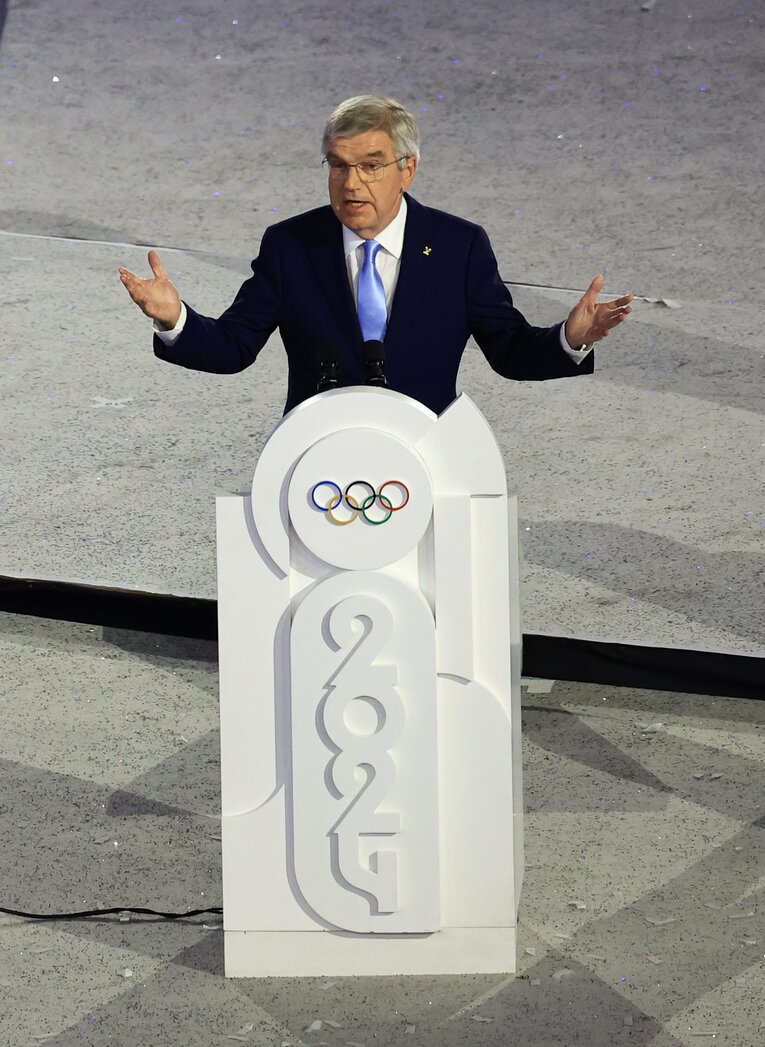 閉会式でスピーチするIOCのトーマス・バッハ会長　©JIJI PRESS