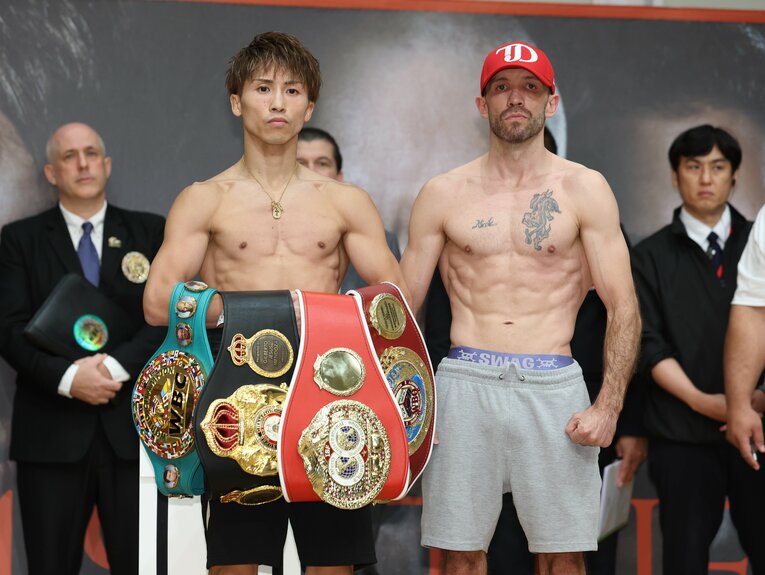 前日計量を終えたスーパーバンタム級4団体統一王者の井上尚弥と挑戦者のTJ・ドヘニー　©︎JIJI PRESS