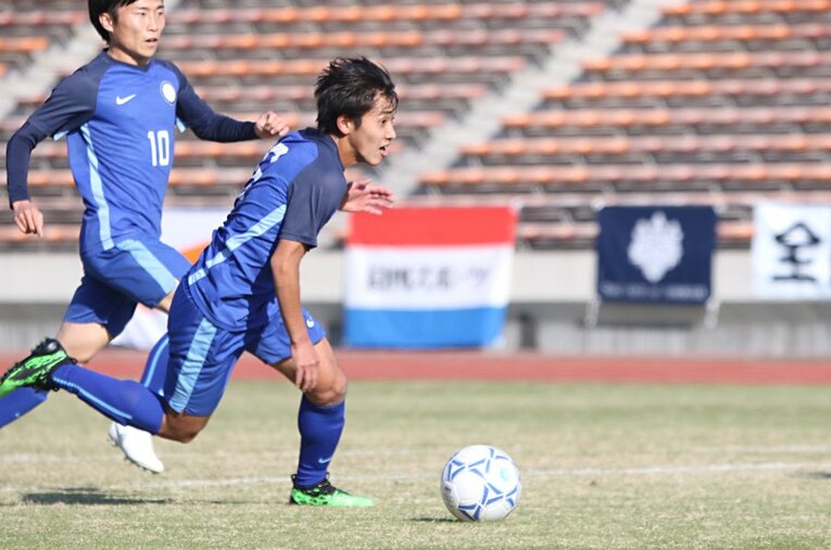 来季の川崎加入が決まった桐蔭横浜大4年・橘田健人（168cm／65kg）。 ／ photograph by Takahito Ando