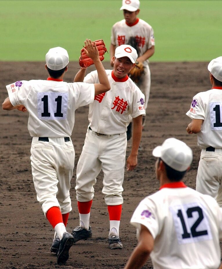 絶体絶命のピンチを救った智弁和歌山1年生左腕・滝谷陣。延長戦で勝利した智弁和歌山は決勝まで駒を進めた（2002年）　©︎Sankei Shimbun