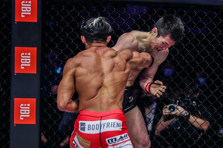 「那須川天心や武尊とは違うんですよ、僕は」青木真也が因縁の秋山成勲に大逆転KO負け…帰国して語った本音とこれから「50歳になっても」(29)