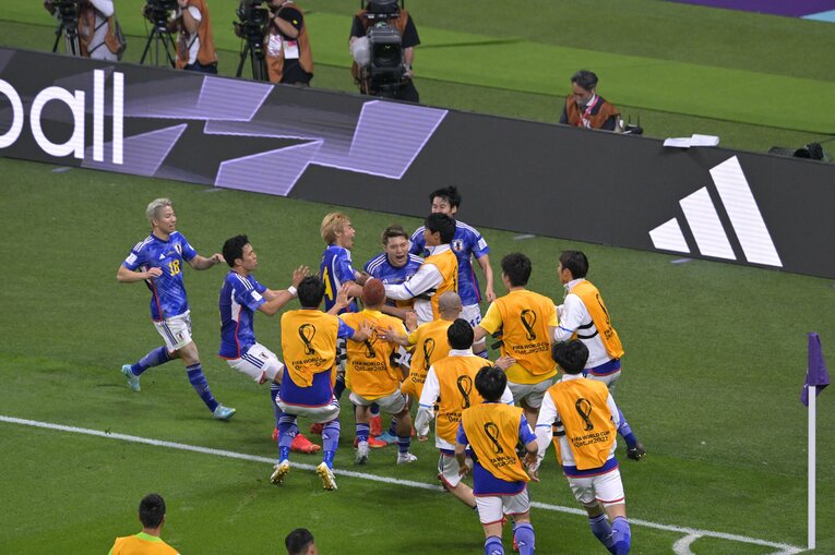 堂安のもとに集める代表メンバー　©Koki Nagahama/JMPA