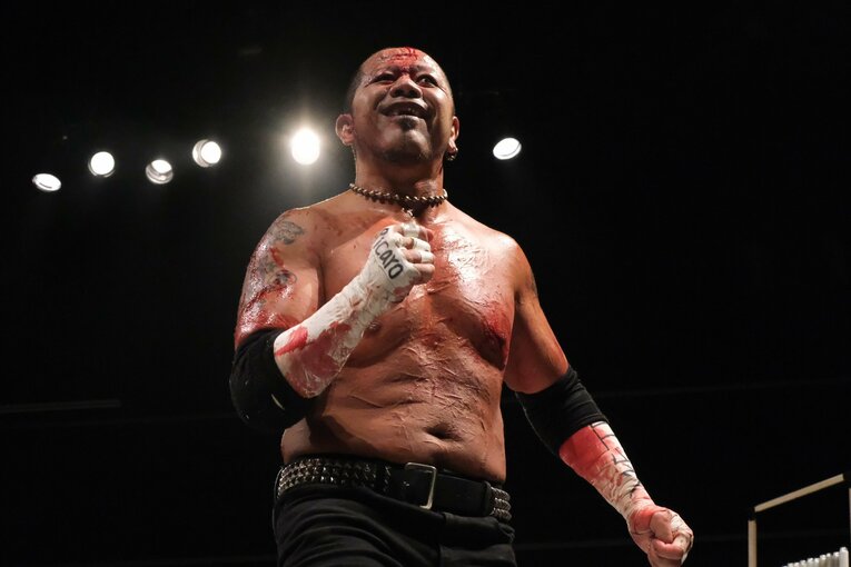 ガラスが刺さり大流血で「ニヤリ」今年47歳の“不適切おじさん”葛西純がデスマッチで伝えたいこと 「お前ら、これを知らずに人生終わるのか？」(22)