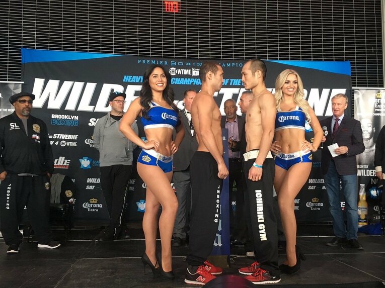 2017年11月、IBF世界スーパーライト級王座決定戦。同級1位のリピネッツ（カザフスタン）と対戦した近藤（写真は前日計量）