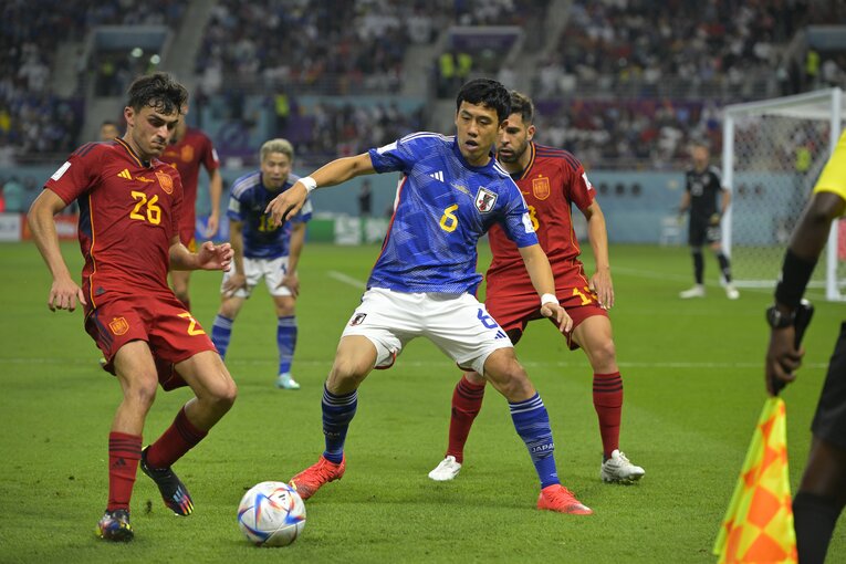 スペイン戦の遠藤　©Koki Nagahama/JMPA