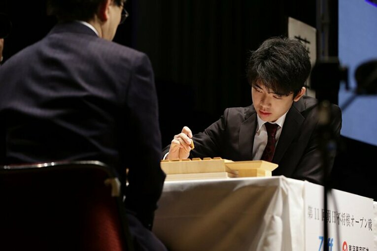 2018年朝日杯の羽生－藤井 ／ photograph by BUNGEISHUNJU