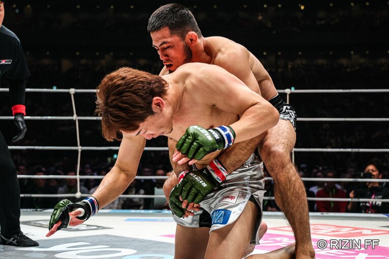 朝倉未来vsシェイドゥラエフ【スワイプするとそのほかの写真もご覧になれます】　©RIZIN FF