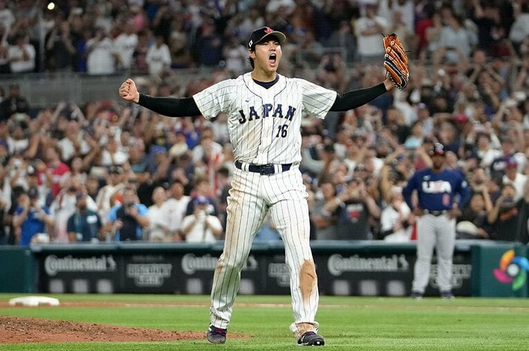 世界一が決まった瞬間、ガッツポーズと雄叫びを見せた大谷翔平。実はその1カ月前に栗山監督は予言めいた言葉を城石コーチに伝えていた ／ photograph by Getty Images