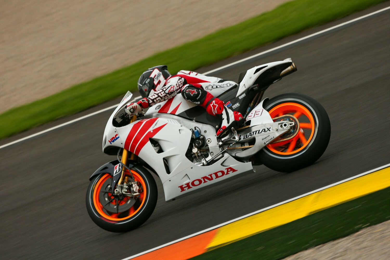 2012年の最終戦後、初めてMotoGPマシンをテストするマルケス　©Satoshi Endo