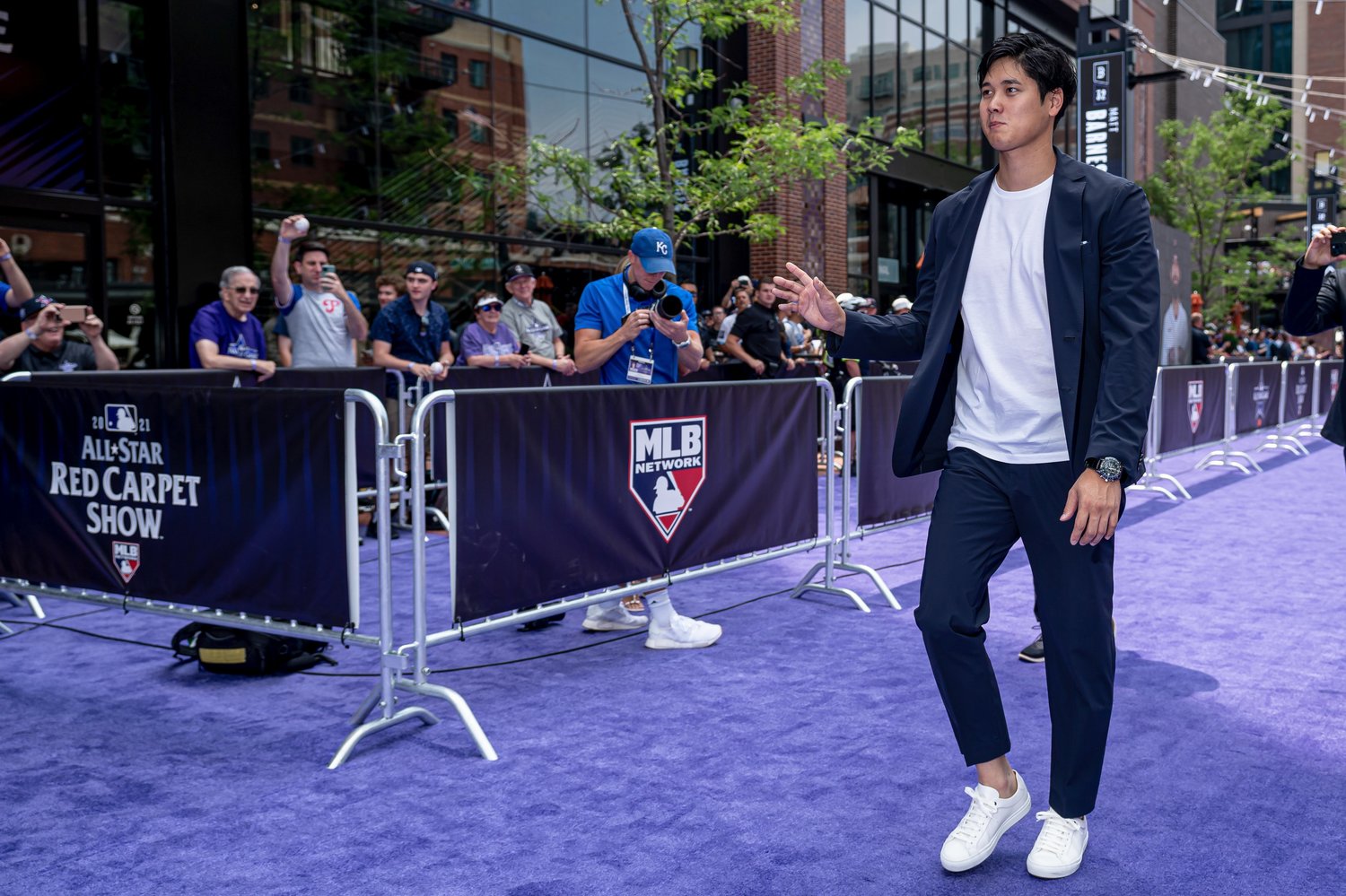 オールスターのレッドカーペットショーに登場した大谷