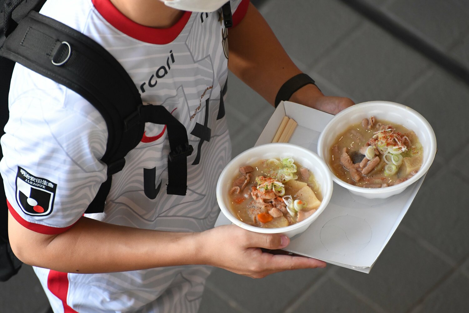 名物のもつ煮はスタジアム内の多くの店舗で販売している