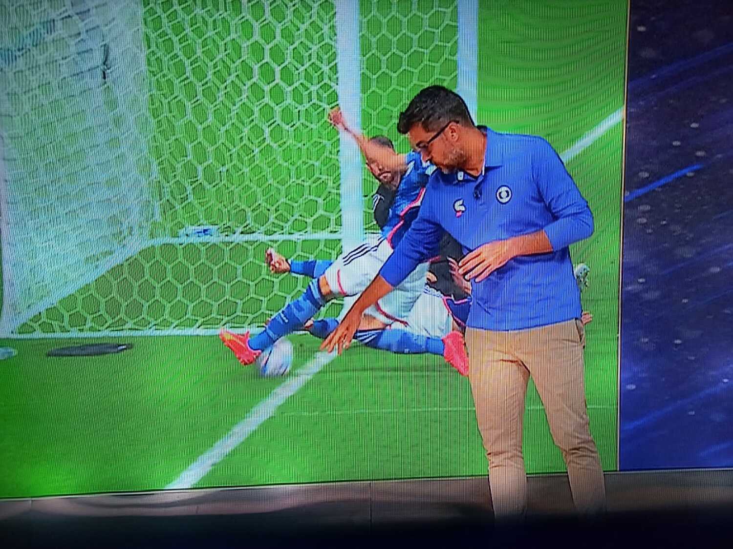 試合後のSporTVの解説番組で、元国際審判が「三笘がクロスを入れた際、ボールはゴールラインを割っていなかった」と断言（全3枚の3枚目）©Hiroaki Sawada