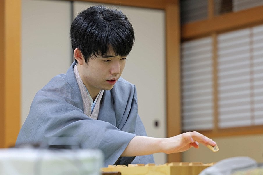 藤井聡太は21歳で永世資格を獲得したが「大山康晴戦から12日後…山田道美、36歳の死」「羽生善治“七冠”が崩れた日」棋聖戦の死闘史<Number Web> photograph by JIJI PRESS