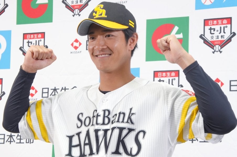 日本ハムとソフトバンク“超激戦”のウラで…じつは「慶應ボーイ」柳町達が日本ハム・レイエスから“助言”を受けていた「だから強い」ライバル関係＜Number Web＞ photograph by JIJI PRESS
