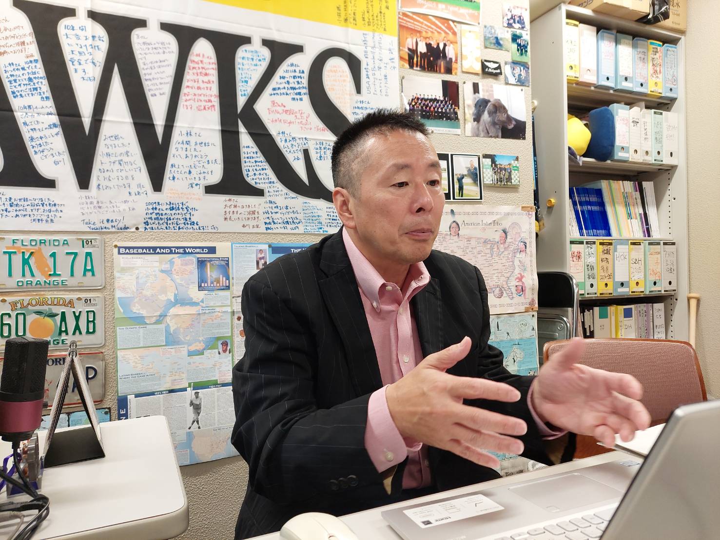 元ロッテのプロ野球選手→ソフトバンクフロントの経歴を持つ小林さん　©NumberWeb