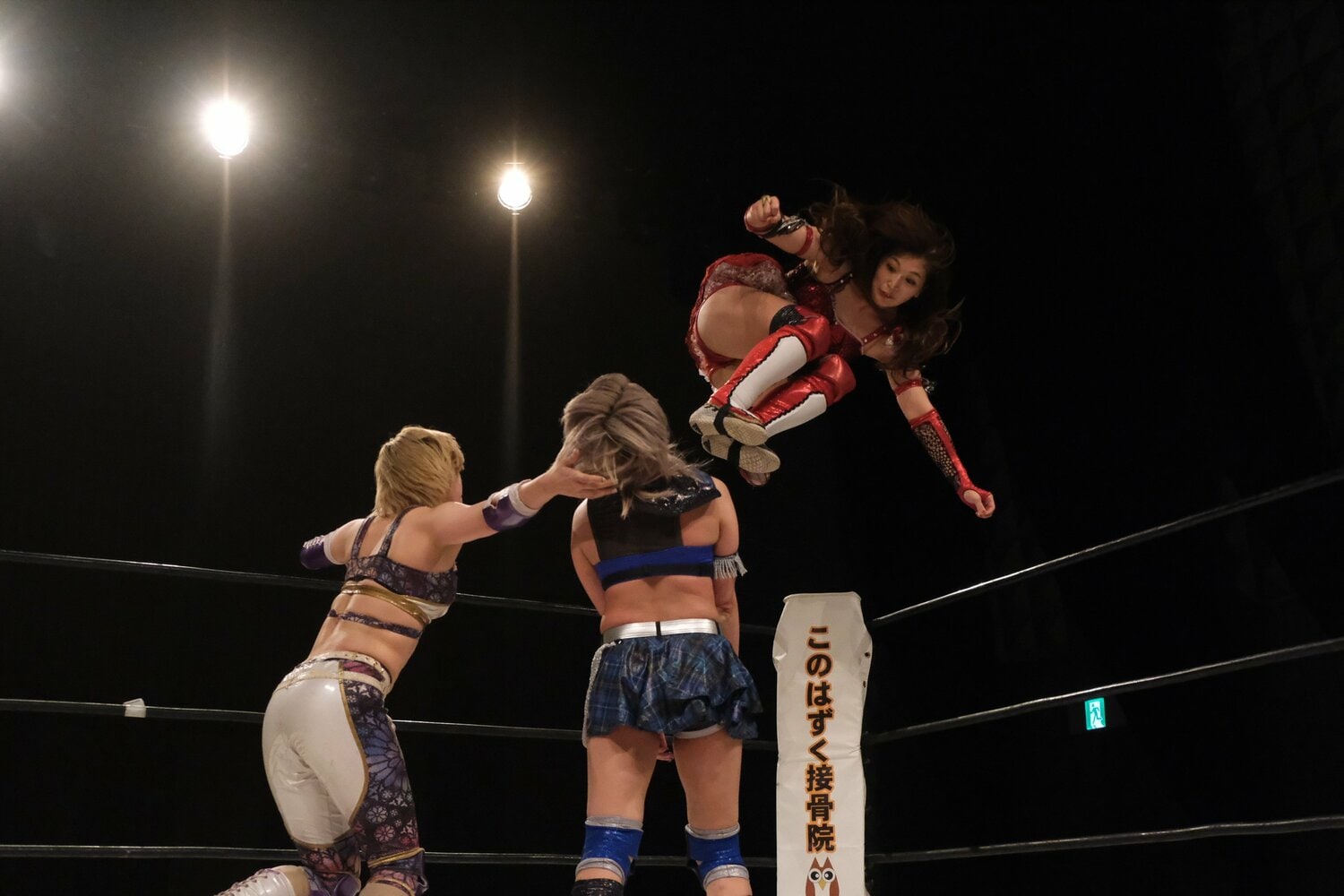 1.9下北沢公園のメイン、青野はミサイルキックでフィニッシュ