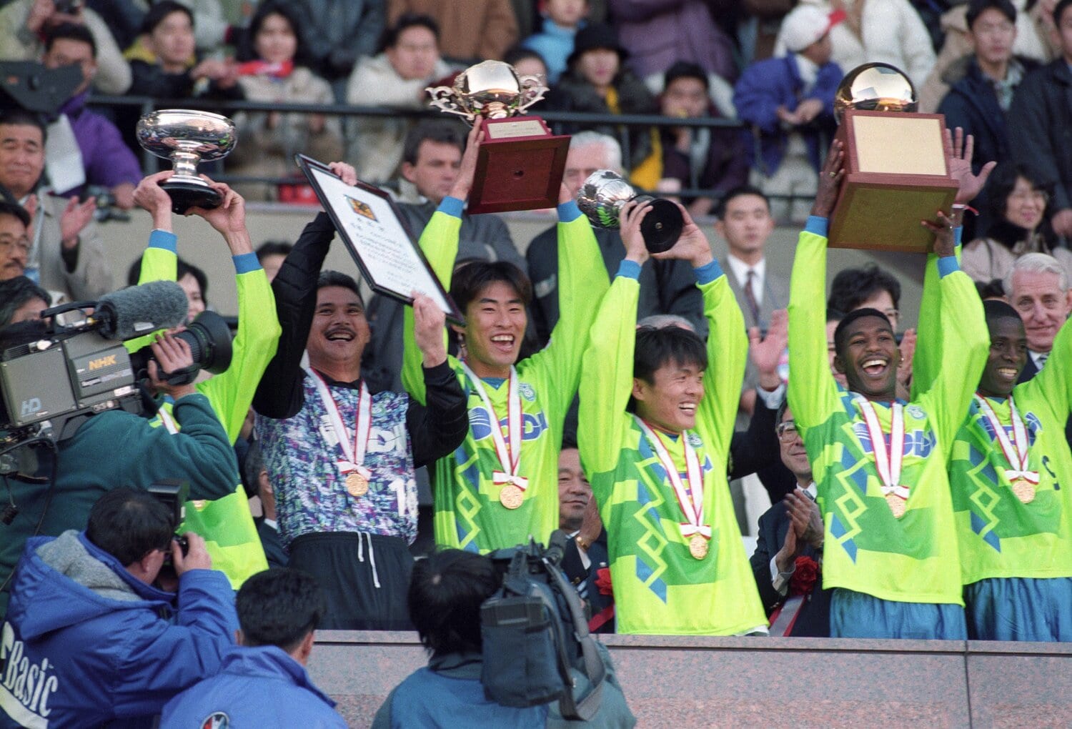 前身のフジタ工業時代以来となる15大会ぶり3回目の天皇杯優勝を飾ったベルマーレ平塚（1995年1月1月）　©︎JIJI PRESS