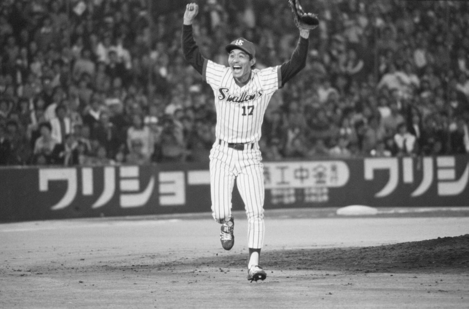 日本シリーズ第7戦で完封勝利を挙げ、胴上げ投手となった松岡弘　©JIJI PRESS