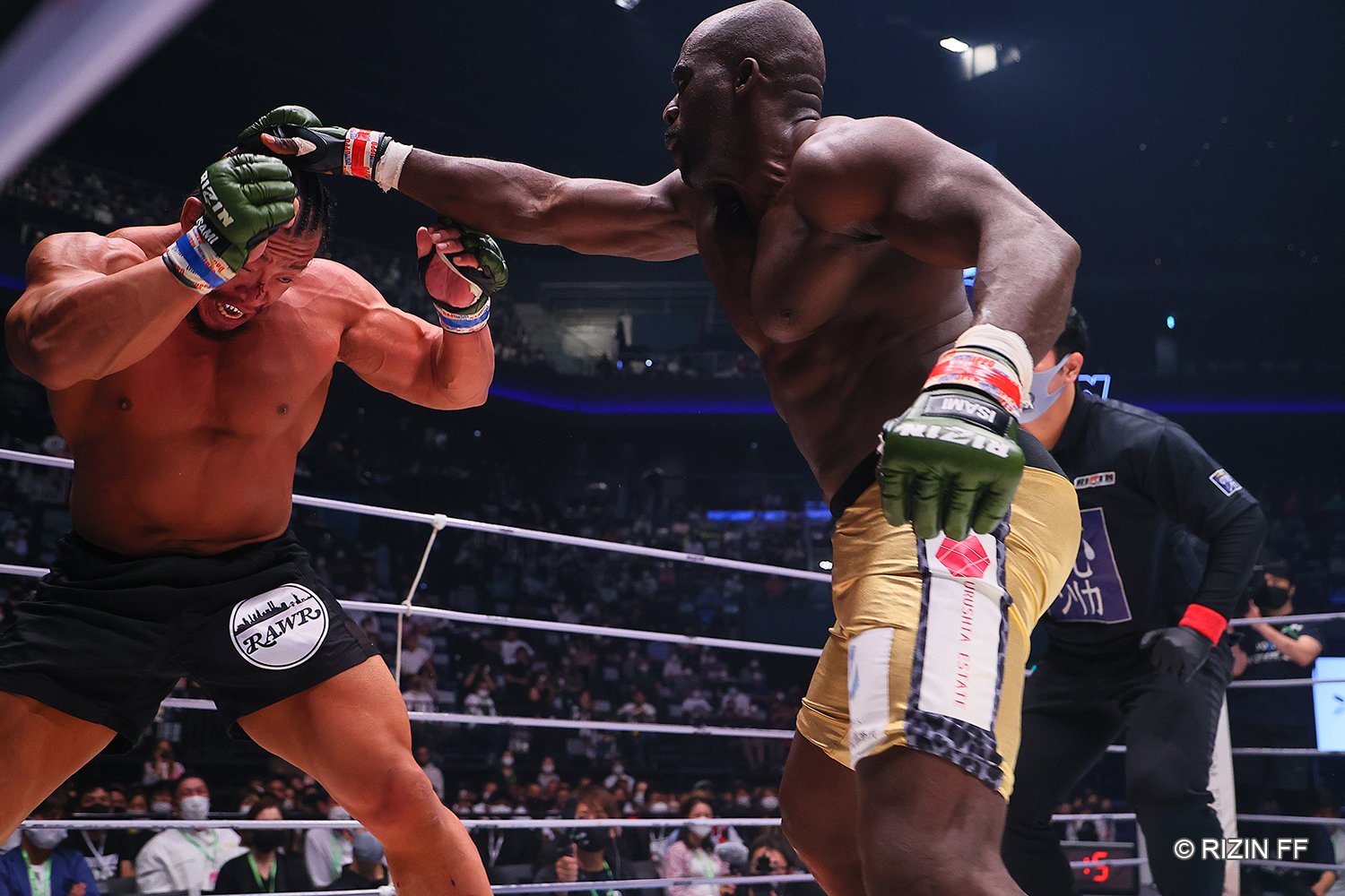 北村はボビーのパンチを食らい鼻から流血。右目も見えない状態になったという ©RIZIN FF