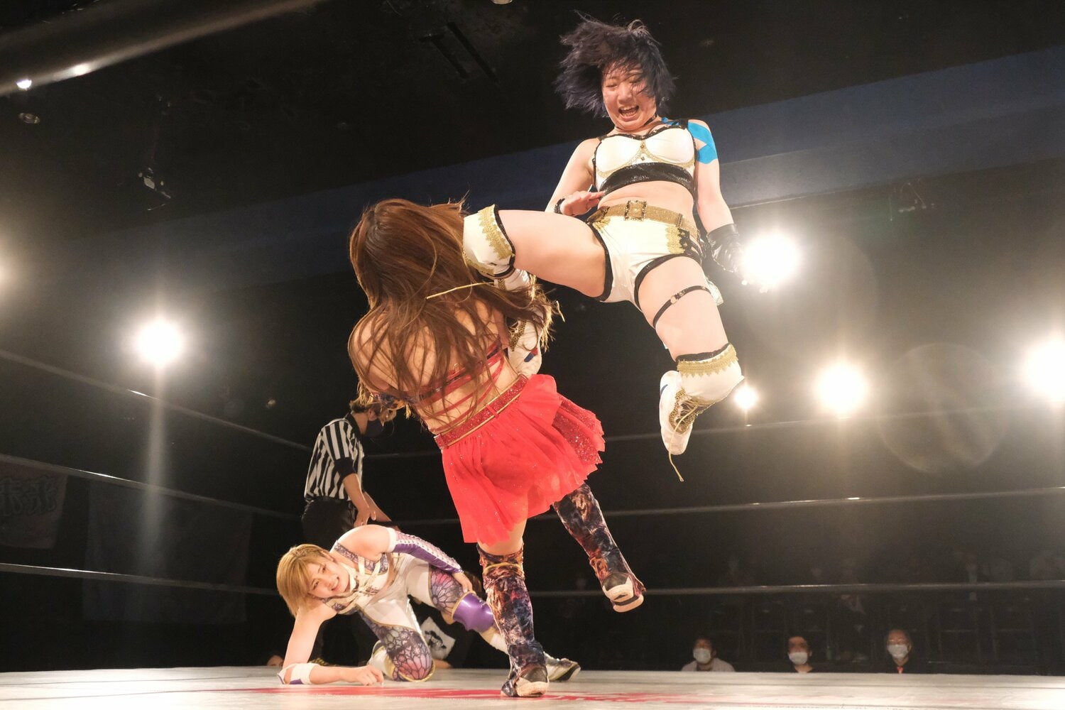 ジャンピングニーなど躍動感のある動きを見せた松井