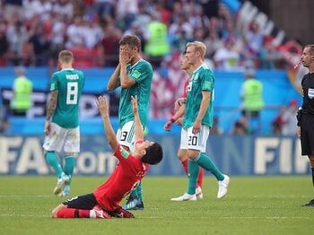 W杯直前まで両国共に最悪のはずが……。日本「突破」、韓国「敗退」の理由。＜Number Web＞ photograph by Getty Images