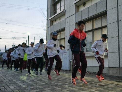 スピード練習ナシ、距離もペースも自分次第、コースは鹿の出る公園…高校駅伝で大躍進《京大合格約30人》京都の公立進学校「超自律型練習法」 - 駅伝 -  Number Web - ナンバー