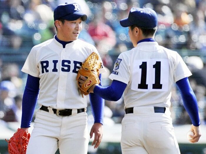 継投型と完投型のどっちが有利?履正社がとった奇抜な甲子園戦法。<Number Web> photograph by Kyodo News