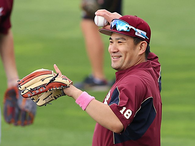 田中将大の帽子にある“見えない保険”…「192キロ」の打球直撃から投手を
