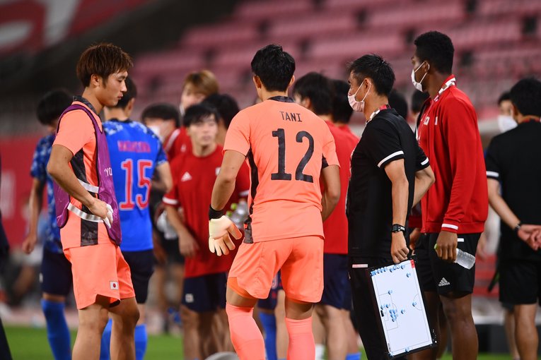 川口コーチのアドバイスを受ける谷©Takuya Kaneko/JMPA