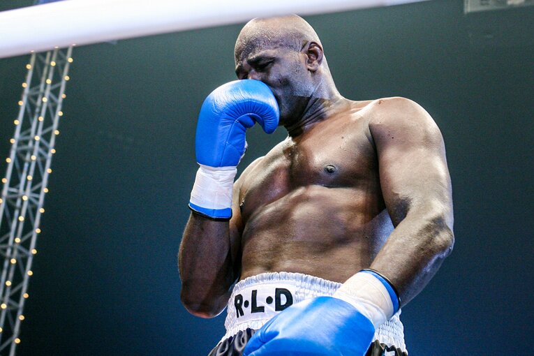 K-1 WORLD GP 2006でセーム・シュルトに敗北し、感極まったホースト